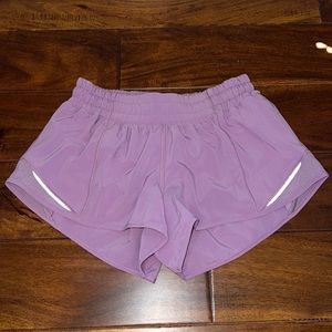 Lululemon Hotty Hot Low-Rise Short 2.5”